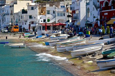 Capri Adası büyük gemi bağlantı noktası