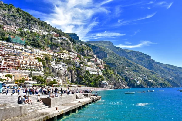 イタリア ポジターノの海岸沿い町 — ストック写真