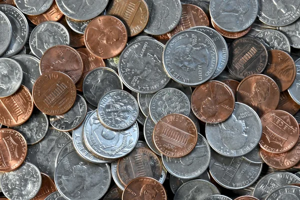 Монеты, лежащие в куче — стоковое фото