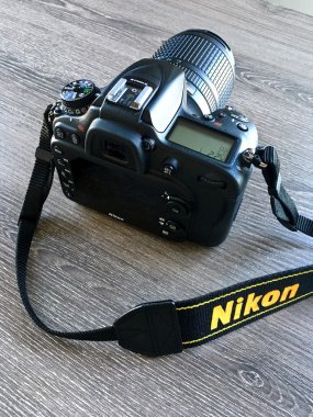 Ahşap yüzey Nikon D7200 DSLR kamera