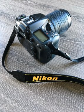 Ahşap yüzey Nikon D7200 DSLR kamera
