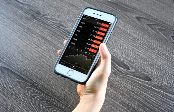 Ceny akcií na Apple iphone — Stock fotografie