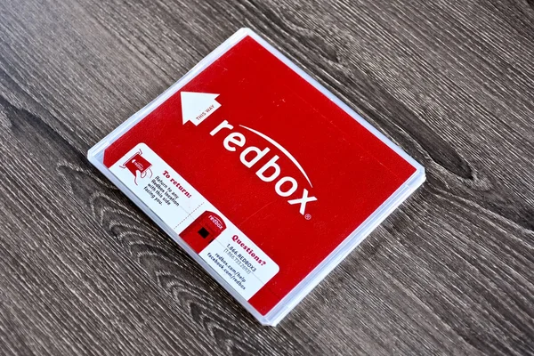 Redbox Dvd na povrchu dřeva — Stock fotografie