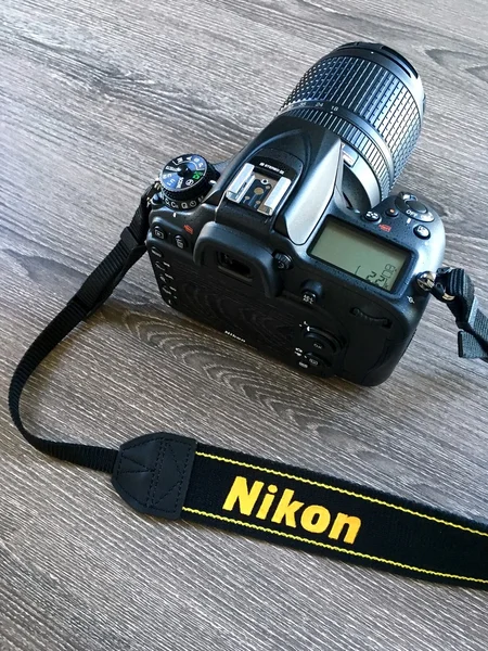 Ahşap yüzey Nikon D7200 DSLR kamera