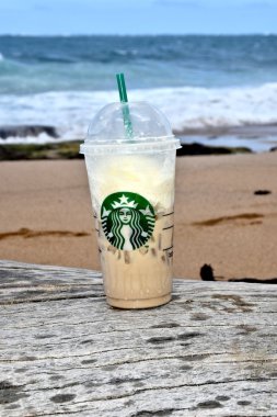 Starbucks kahve sahilde