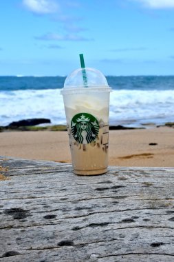 Starbucks kahve sahilde