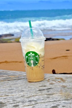 Starbucks kahve sahilde
