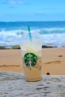 Starbucks kahve sahilde
