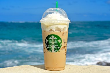 Starbucks kahve sahilde