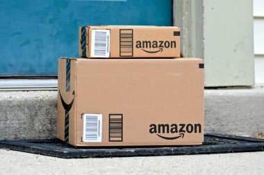 Amazon paketleri bir eve teslim