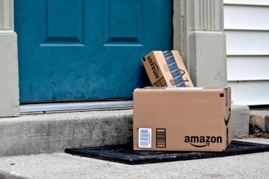 Amazon paketleri bir eve teslim