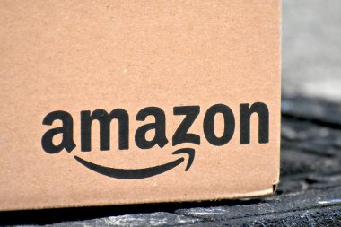 Amazon kutuları bir eve teslim