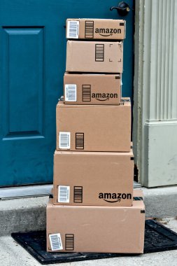 Amazon kutuları bir eve teslim