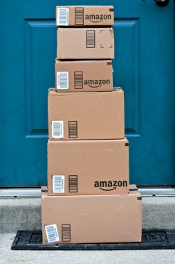 Amazon kutuları bir eve teslim