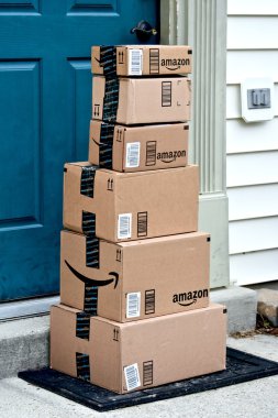 Amazon kutuları bir eve teslim
