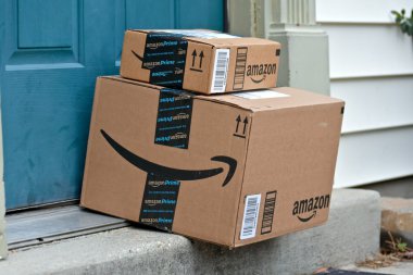 Amazon kutuları bir eve teslim