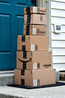 Amazon kutuları bir eve teslim