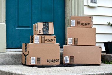 Amazon kutuları bir eve teslim