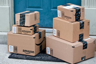 Amazon kutuları bir eve teslim