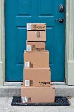Amazon kutuları bir eve teslim