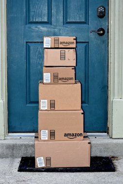 Amazon kutuları bir eve teslim