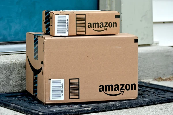 Paket Amazon dikirim ke rumah — Stok Foto