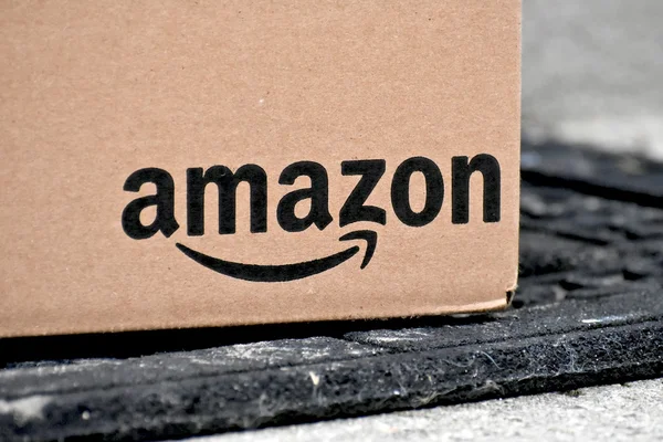 Amazon boxy doručení do domu — Stock fotografie