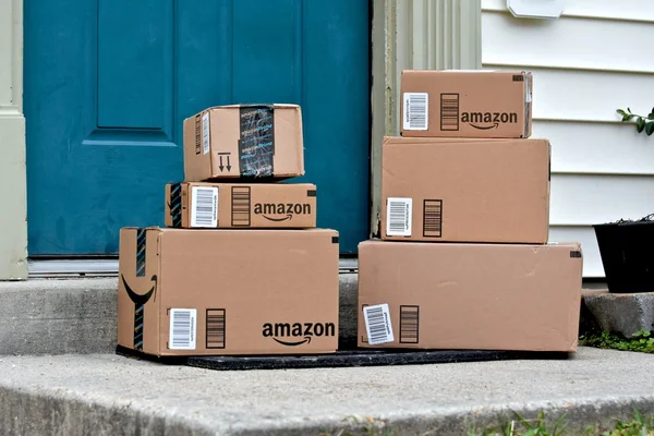 Amazon cajas entregadas a un hogar — Foto de Stock