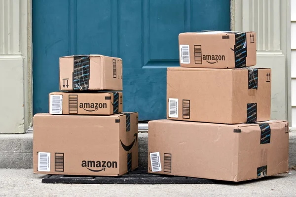 Amazon cajas entregadas a un hogar — Foto de Stock