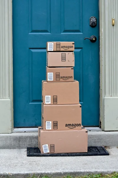 Amazon cajas entregadas a un hogar — Foto de Stock