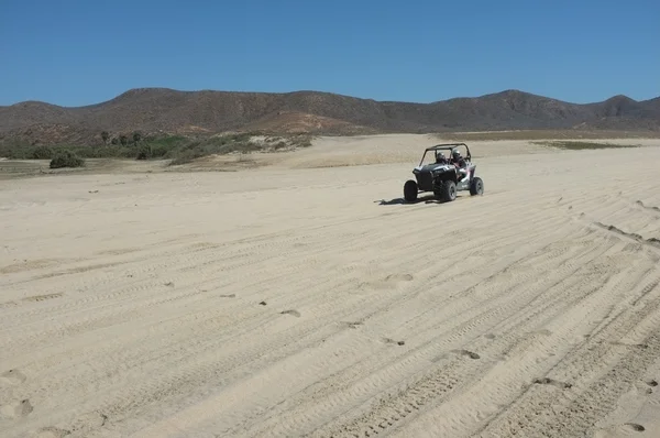 Dune buggy on beach — Stock Photo, Image