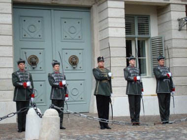muhafızları değiştirme