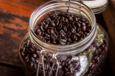 Kahve çekirdeği şişe