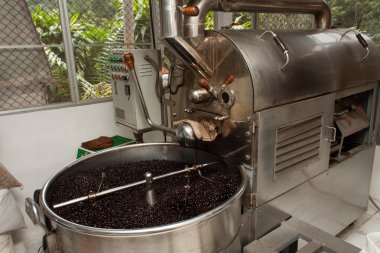 oasted kahve çekirdekleri bir kahve kavurma