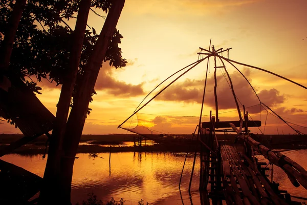 Net Fishing Thaïlande à Thale Noi, Phatthalung Coucher de soleil — Photo