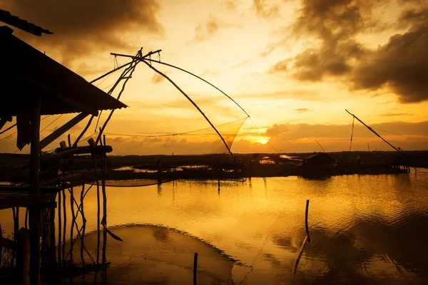 Net Fishing Thailand in Thale Noi, Phatthalung Sunset Backgroud — стоковое фото