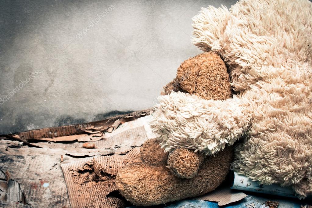 Couple teddy bear abandoned piles of paper,vintage tone — Stock