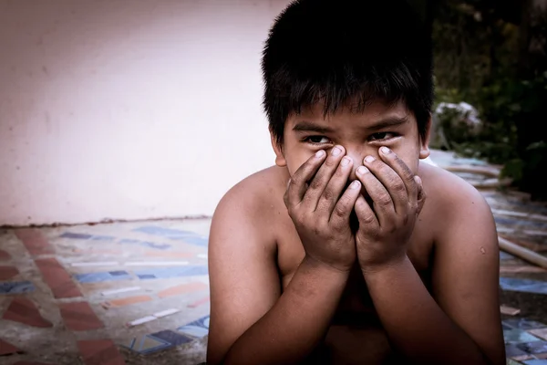 Olho de criança pobre — Fotografia de Stock