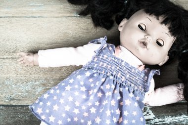 Kavramı terk kişi, terk edilmiş bebek eski ahşap, VI döşeme