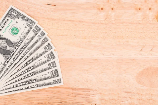 Dólar dinheiro no fundo de madeira — Fotografia de Stock