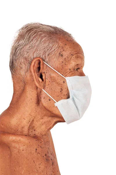 Elderty man bär mask — Stockfoto
