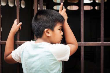 el çocuk hapis tutun 