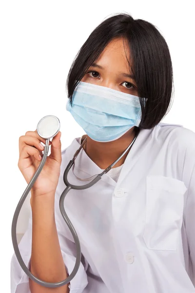 Милий азіатський лікар дівчина і маска зі стетоскопом — стокове фото