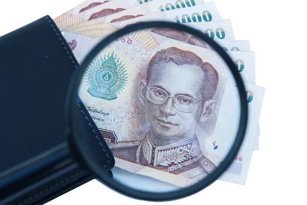 Thailändisches Geld in schwarzer Brieftasche isoliert Hintergrund — Stockfoto