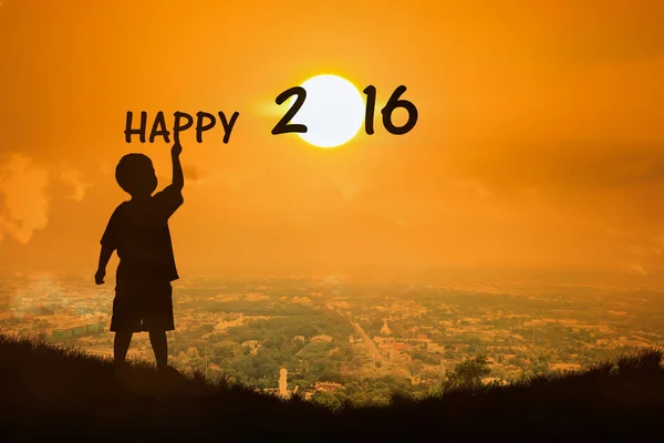 Silhouette de petit garçon saut toucher coucher de soleil nouvel an 2016 — Photo