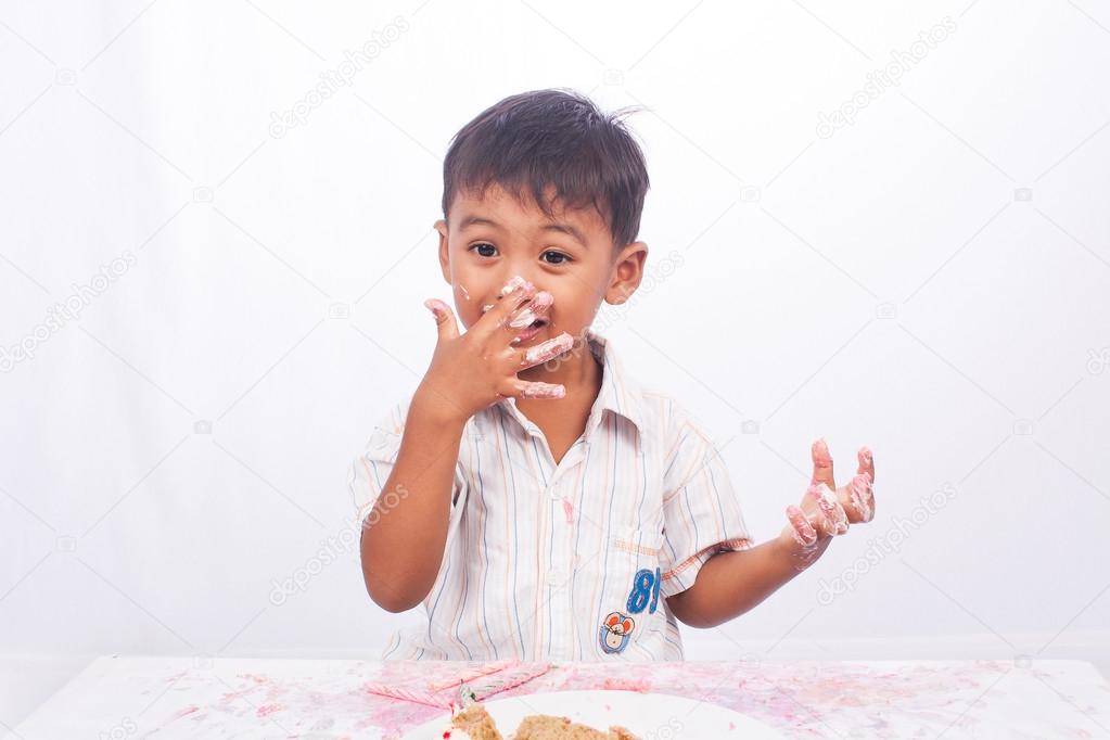 little boy eating cake 