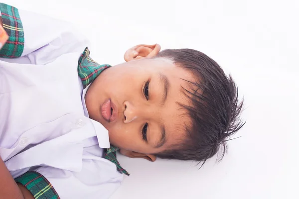 Retrato de menino da escola deitado no chão — Fotografia de Stock