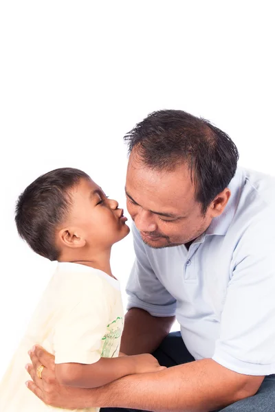 Mały chłopiec pocałunek ojciec Zdjęcie Stockowe