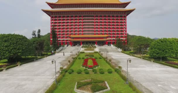 Luchtfoto van Grand Hotel in Taipei, Taiwan — Stockvideo