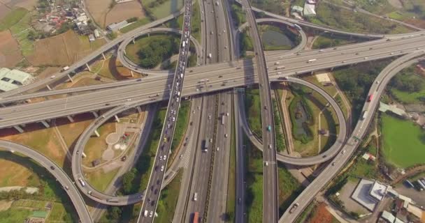 Luchtfoto veiw van stad snelweg interchange brug weg — Stockvideo